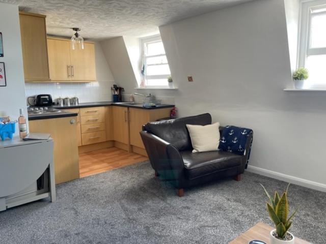 The Loft- Relaxing Flat Only Seconds From The Beach. Daire Weymouth